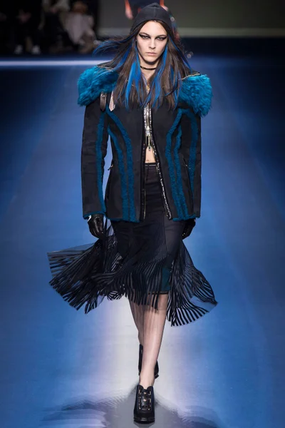 Look 10
